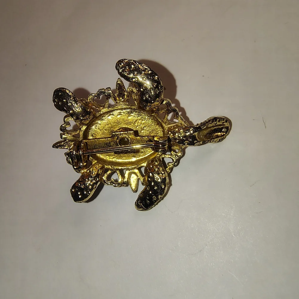 Vintage Gold Tone Turtle Brooch with‎ Carved Floral Center